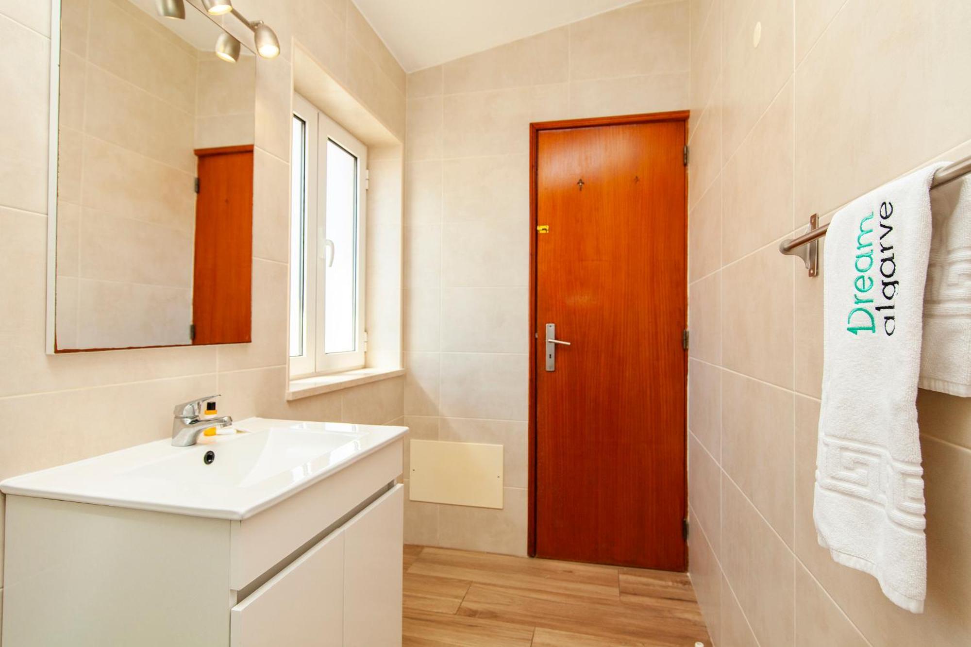 A38 - Rising Sun Top-Floor Flat Lagos Bagian luar foto